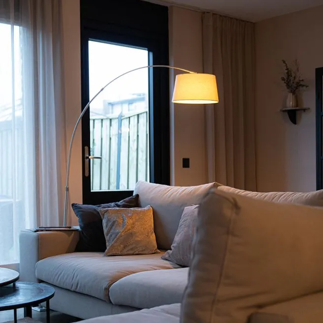 QAZQA Moderne Bogenlampe Stahl mit grauem Stoffschirm - Arc Basic