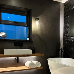 QAZQA Moderne Hängelampe Schwarz mit Glas IP44 - Jarra