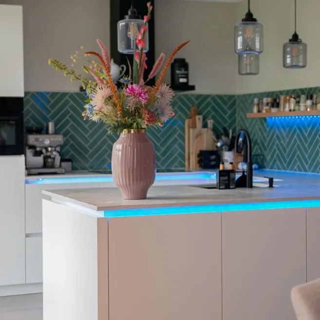 LUEDD Smart LED-Streifen RGB 3m 5W